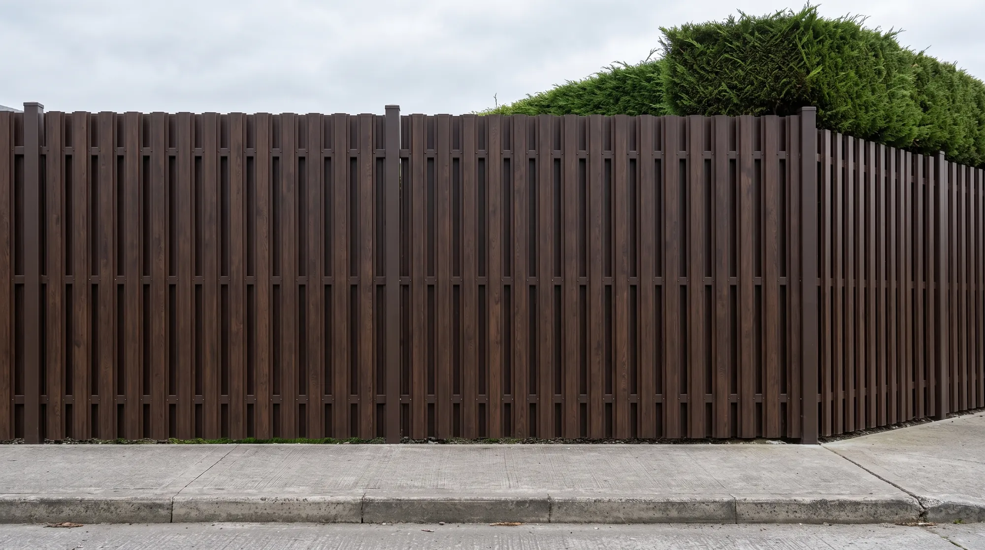 Render of the pine steel fence seen from the footpath on the street side